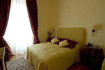 Relais Al Senato Bed & Breakfast Rome Italy